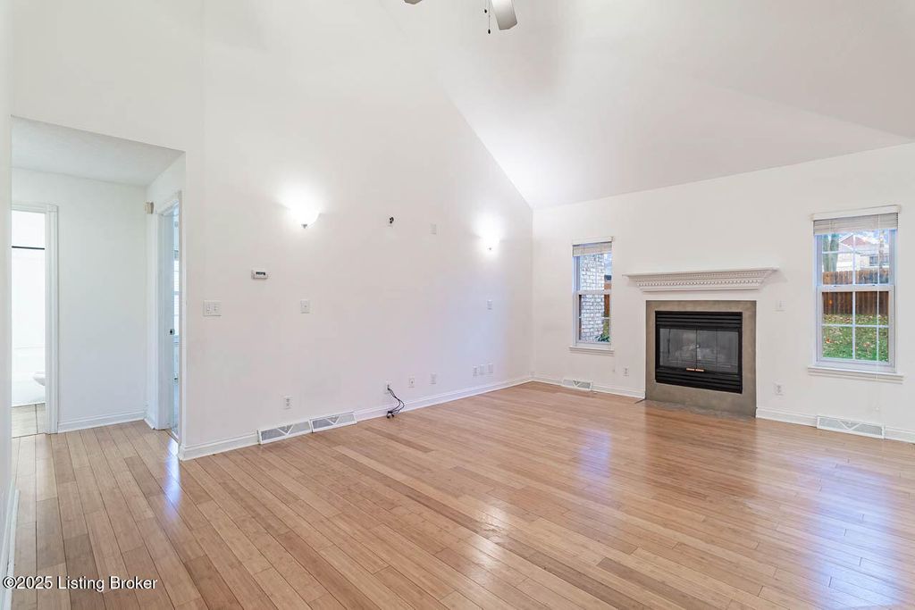 Photo of 1605 Knob Hill Rd, Elizabethtown, KY 42701 (MLS # 1705523)