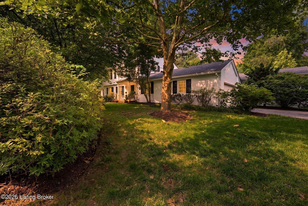 Photo of 12609 Crest Arm Rd, Anchorage, KY 40223 (MLS # 1725048)