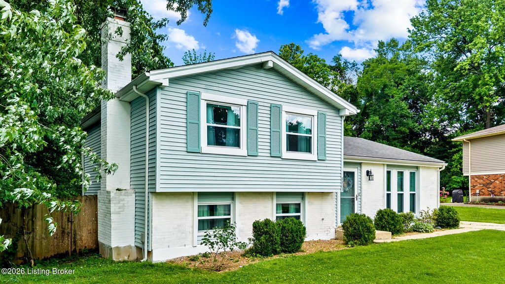 Photo of 8803 William Penn Way, Louisville, KY 40228 (MLS # 1718930)