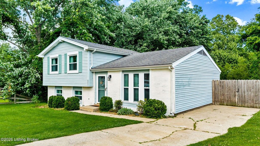 Photo of 8803 William Penn Way, Louisville, KY 40228 (MLS # 1718930)
