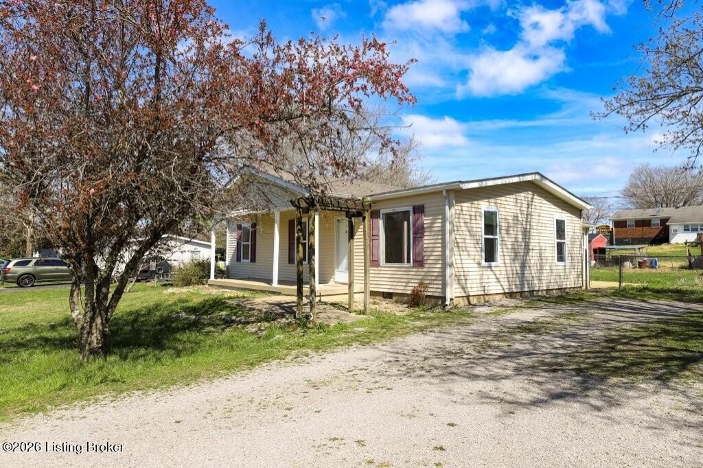 Photo of 414 S Mill St, Vine Grove, KY 40175 (MLS # 1712342)