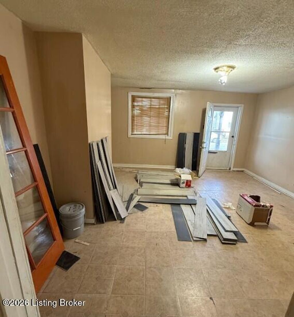 Photo of 2306 W Burnett Ave, Louisville, KY 40210 (MLS # 1708112)