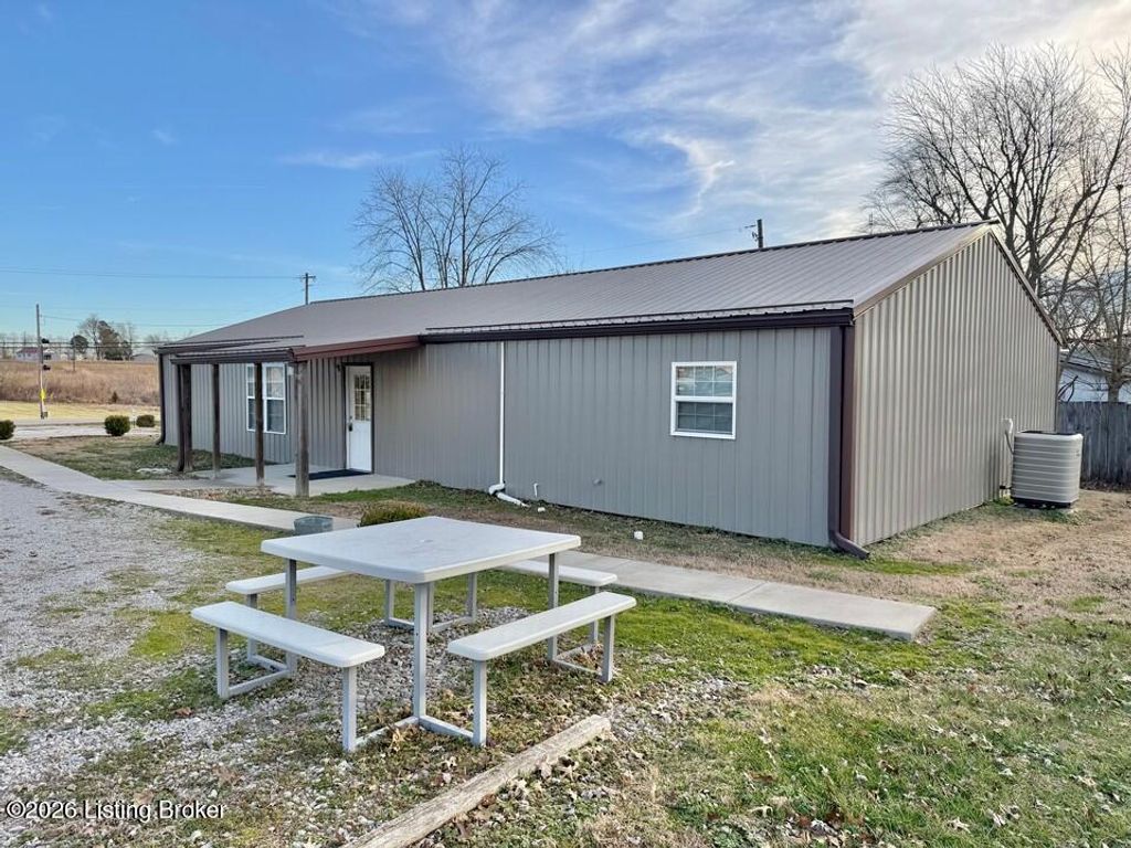 Photo of 409 Millerstown St, Clarkson, KY 42726 (MLS # 1707131)