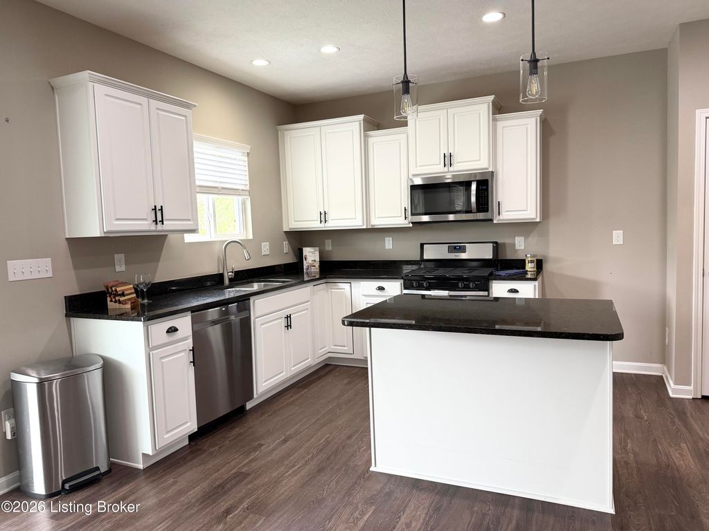 Photo of 6900 Penn Creek Ct, Louisville, KY 40229 (MLS # 1714163)