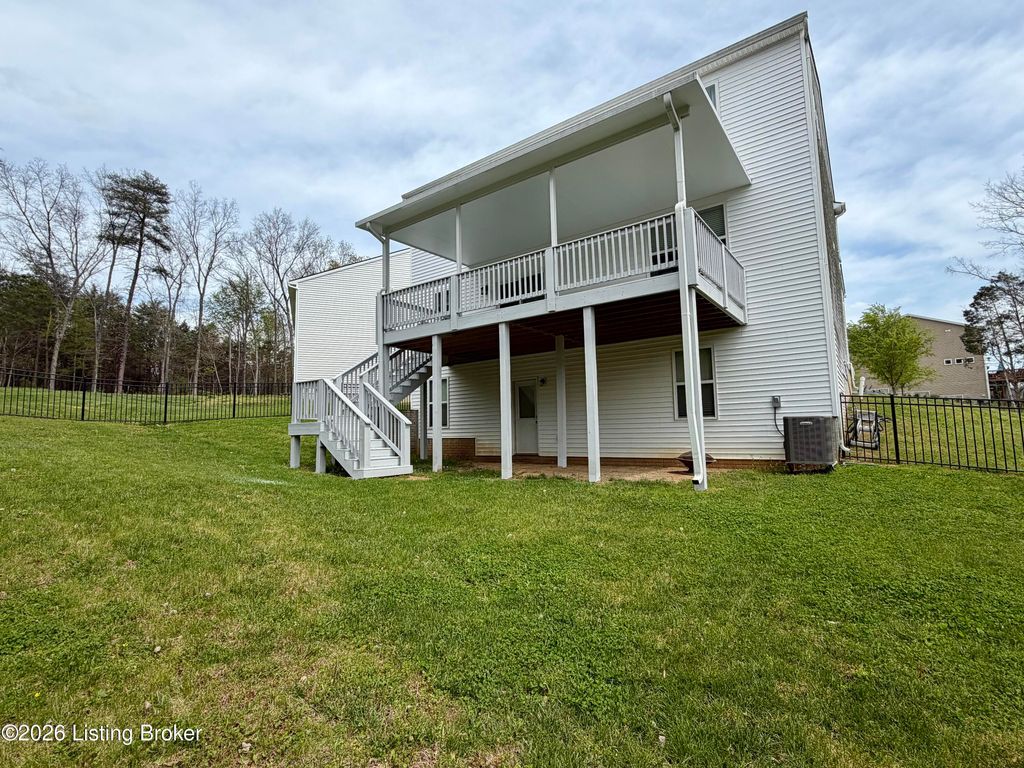 Photo of 6900 Penn Creek Ct, Louisville, KY 40229 (MLS # 1714163)