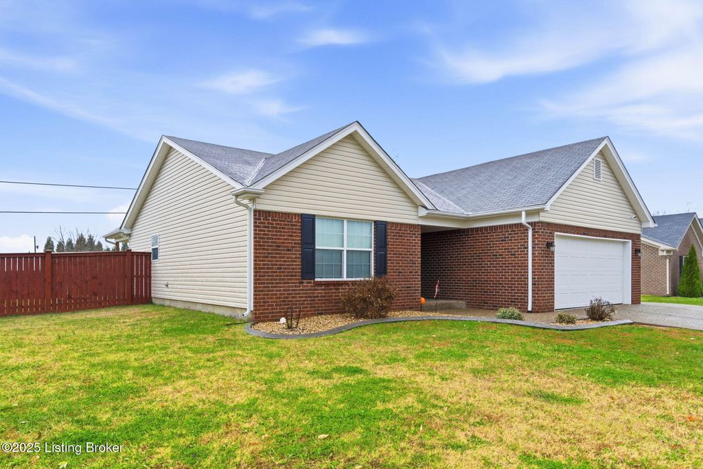Photo of 480 Bald Eagles Cir, Mt Washington, KY 40047 (MLS # 1703804)