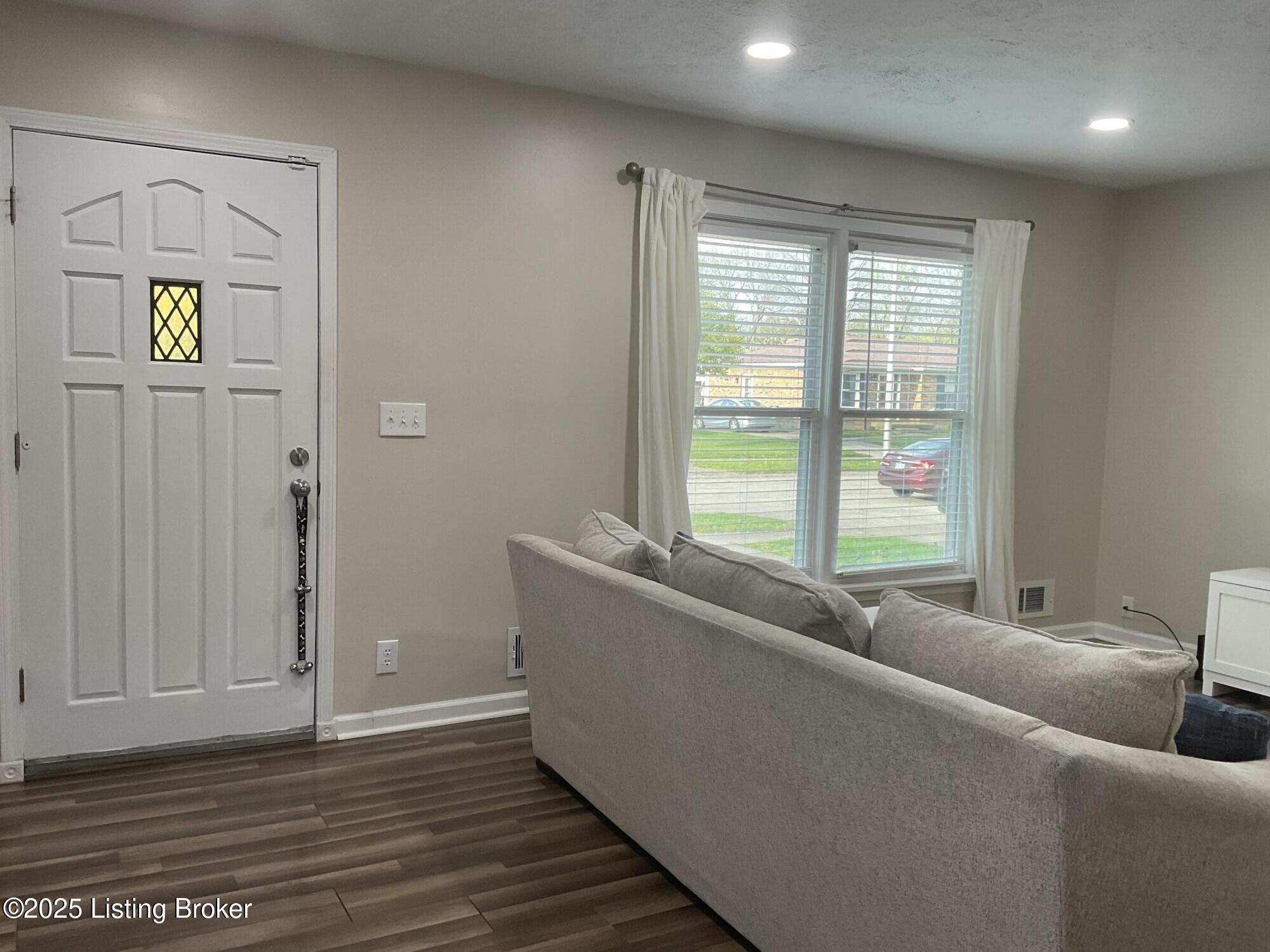 6400 By Way Ln, Louisville, Kentucky image 35