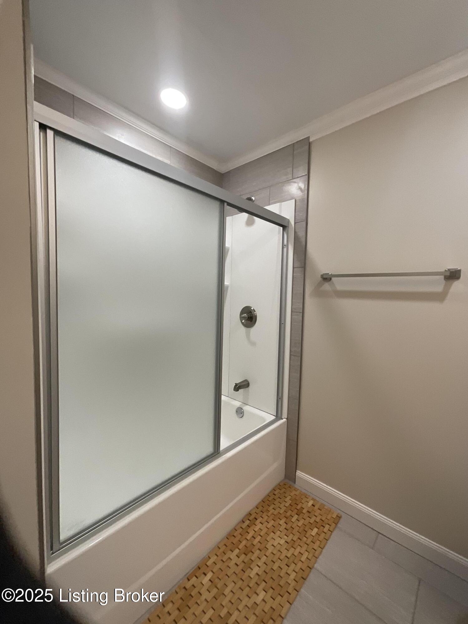 6400 By Way Ln, Louisville, Kentucky image 16