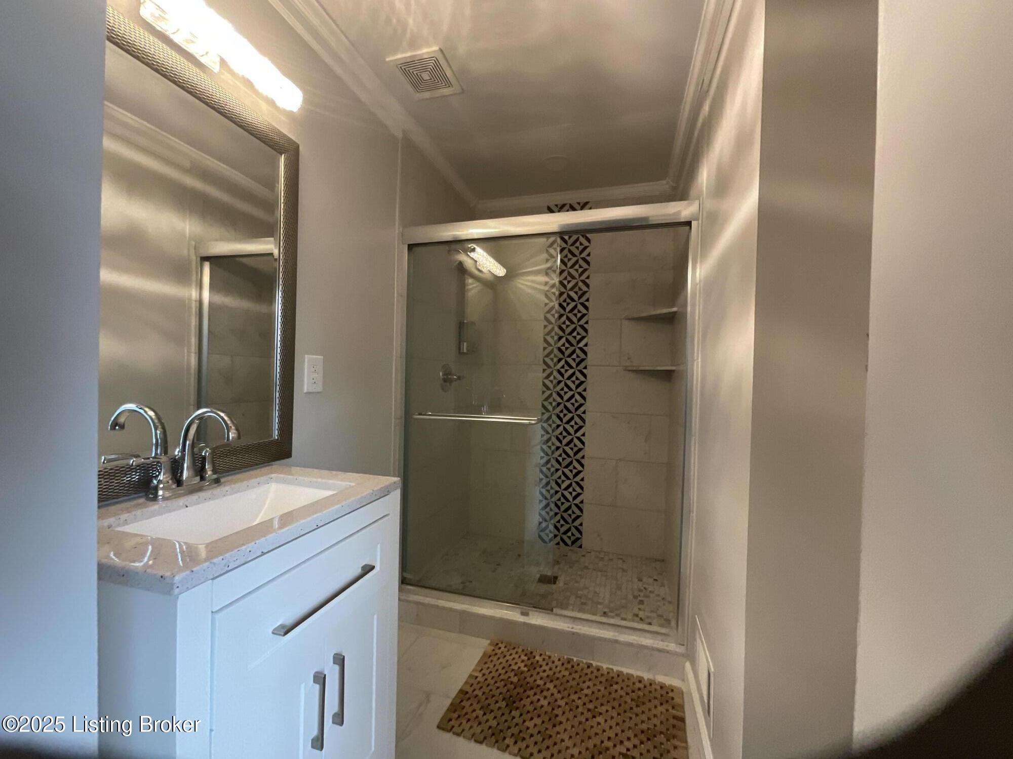 6400 By Way Ln, Louisville, Kentucky image 15