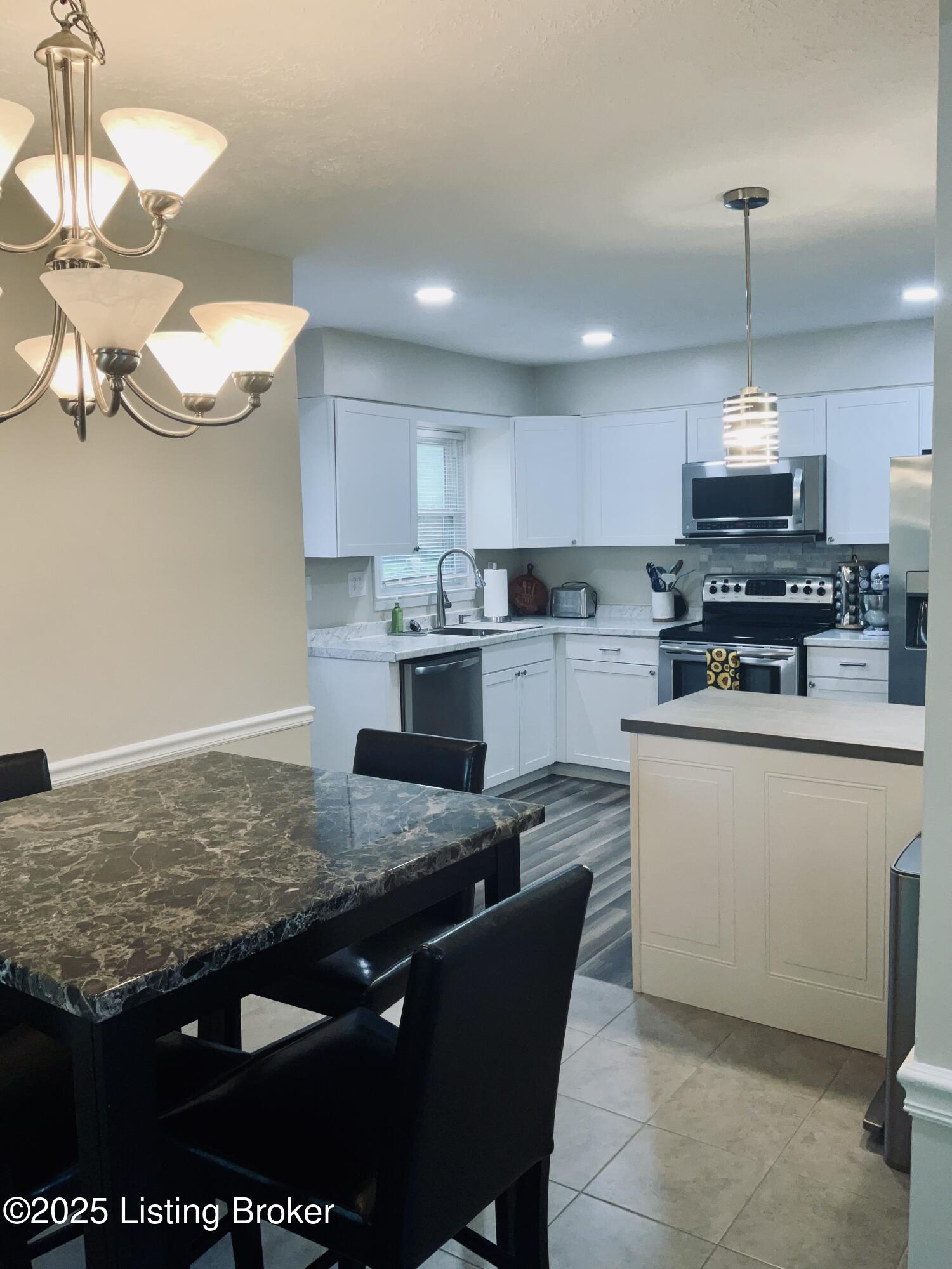 6400 By Way Ln, Louisville, Kentucky image 32