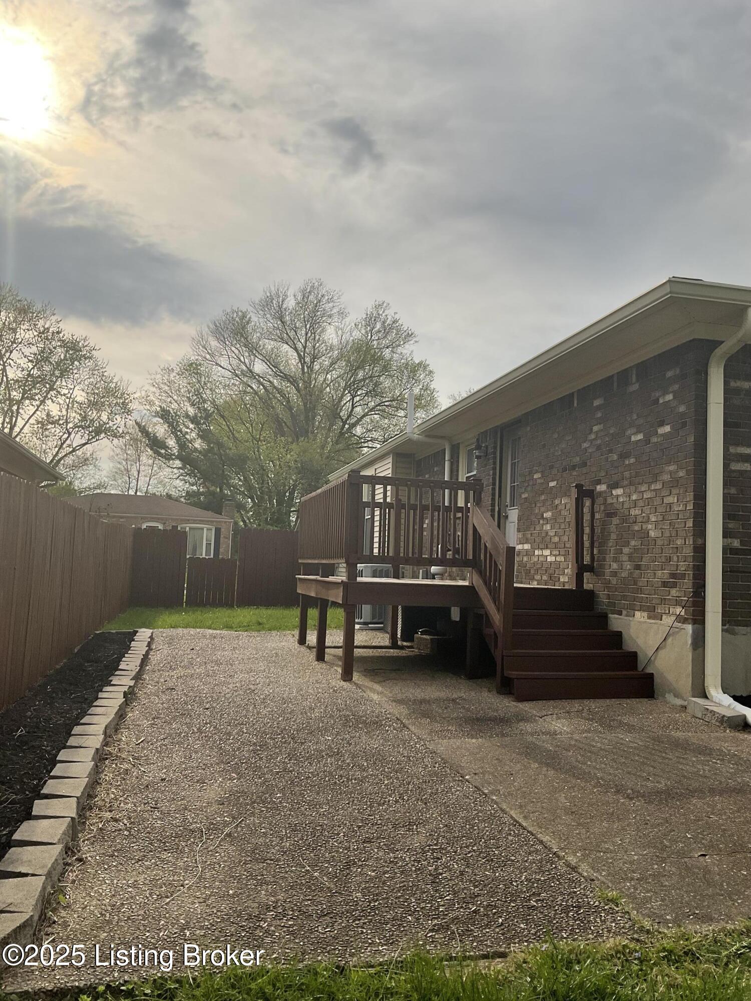 6400 By Way Ln, Louisville, Kentucky image 3