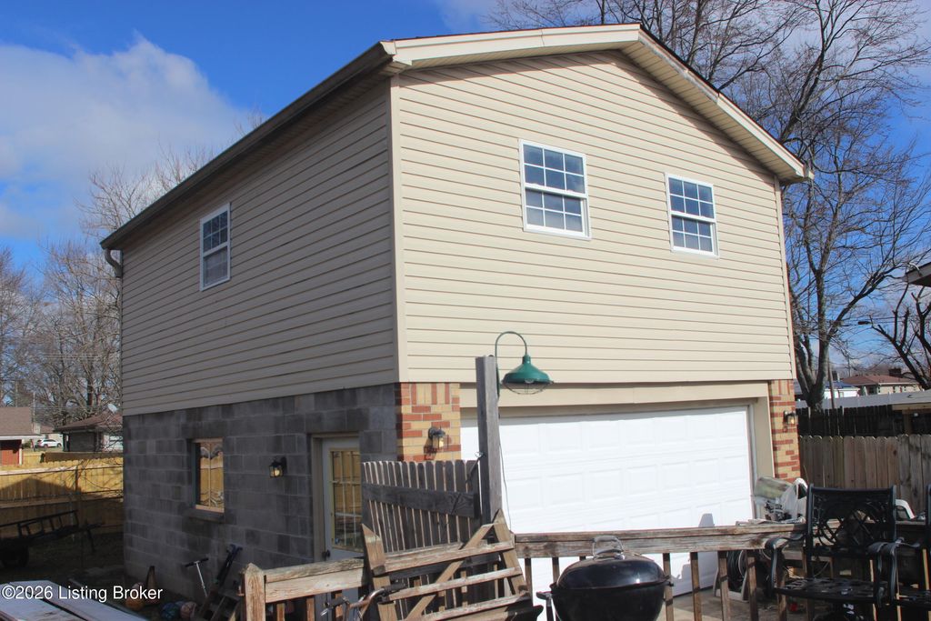 Photo of 6021 Princess Way, Louisville, KY 40219 (MLS # 1707176)