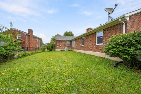 Tiny photo for 9206 Auburn Ave, Jeffersontown, KY 40299 (MLS # 1728955)