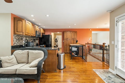Tiny photo for 9206 Auburn Ave, Jeffersontown, KY 40299 (MLS # 1728955)