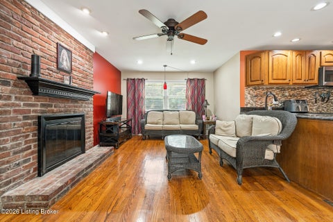 Tiny photo for 9206 Auburn Ave, Jeffersontown, KY 40299 (MLS # 1728955)
