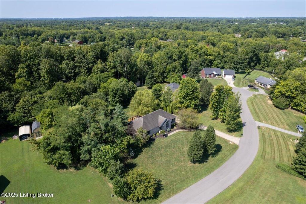 Photo of 3104 Horseshoe Ct, Crestwood, KY 40014 (MLS # 1697813)