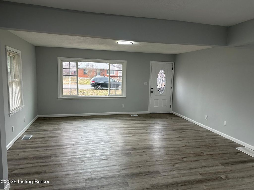 Photo of 5276 Stephan Dr, Louisville, KY 40258 (MLS # 1709970)