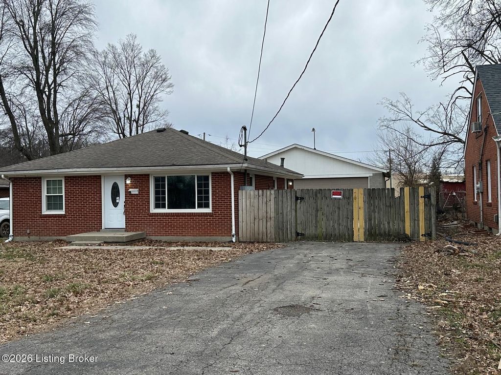 Photo of 5276 Stephan Dr, Louisville, KY 40258 (MLS # 1709970)