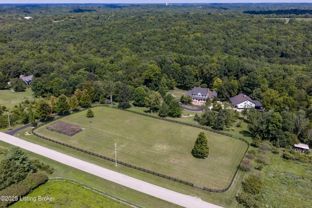 Photo of 3617 Red Oak Dr, La Grange, KY 40031 (MLS # 1696378)