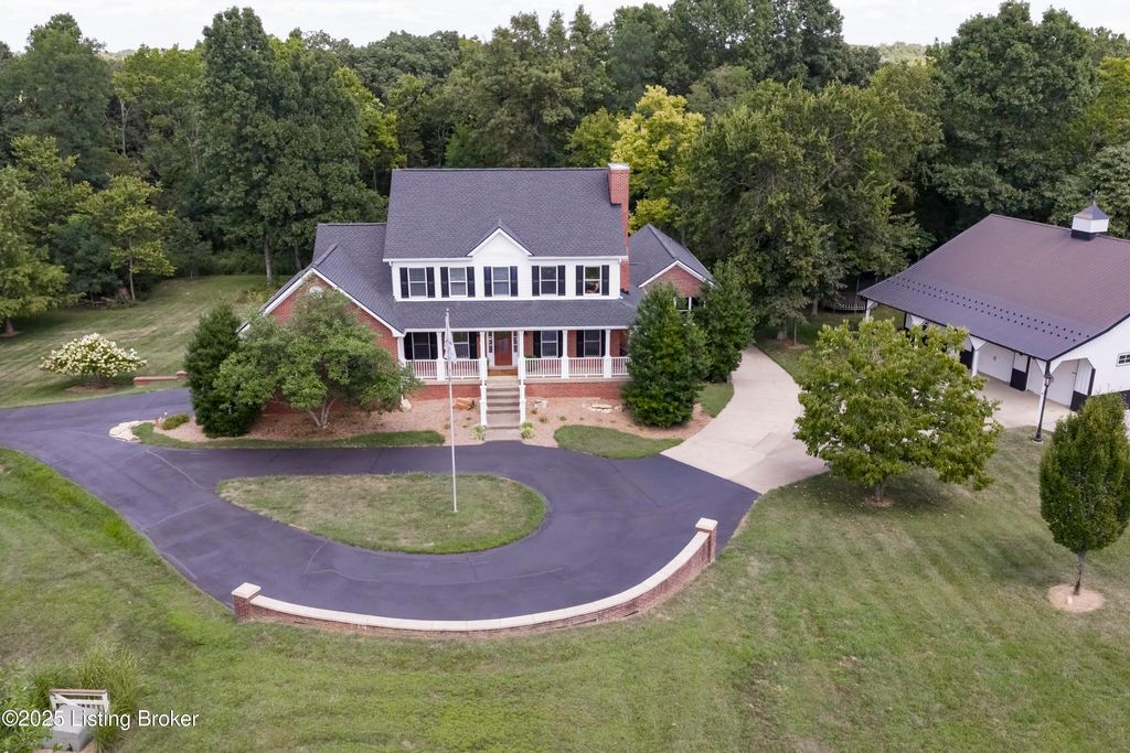 Photo of 3617 Red Oak Dr, La Grange, KY 40031 (MLS # 1696378)