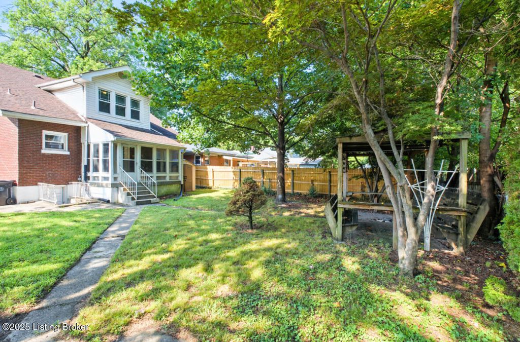 Photo of 1205 W Ashland Ave, Louisville, KY 40215 (MLS # 1705011)