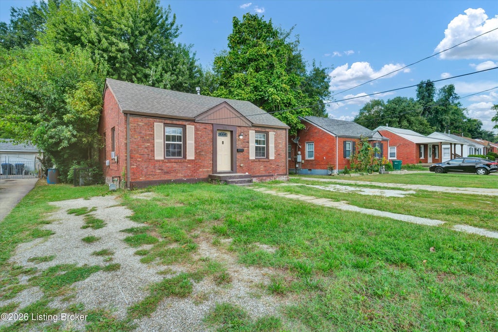 Photo of 1111 W Indian Trail, Louisville, KY 40213 (MLS # 1727866)