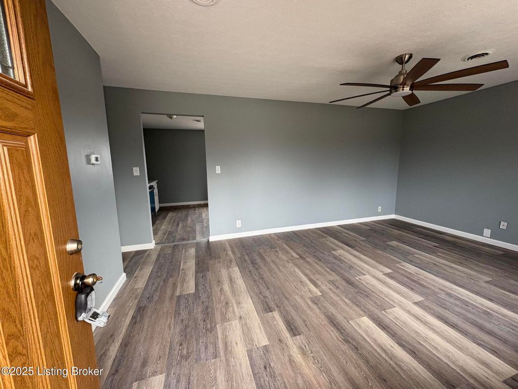 Photo of 174 Wilmington Dr, Mt Washington, KY 40047 (MLS # 1705794)