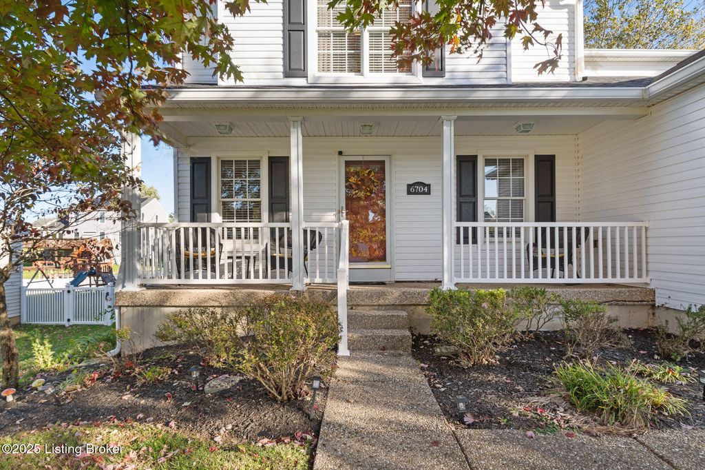 Photo of 6704 Bluffview Cir, Louisville, KY 40299 (MLS # 1717186)