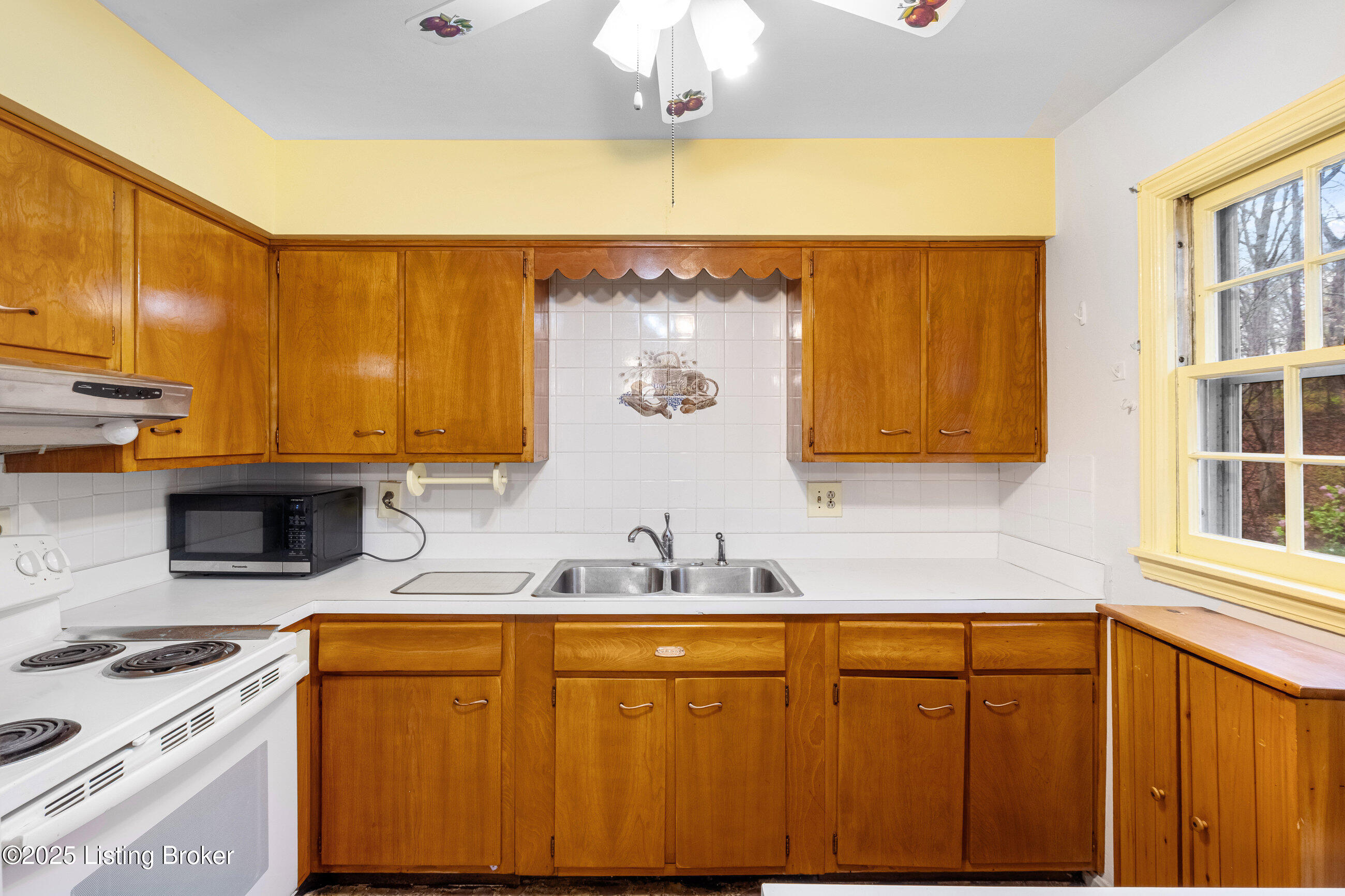 8221 St Anthony Church Rd, Louisville, Pennsylvania image 7