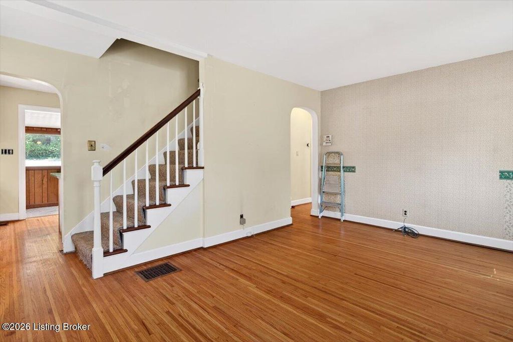 Photo of 1409 Audubon Pkwy, Louisville, KY 40213 (MLS # 1713404)