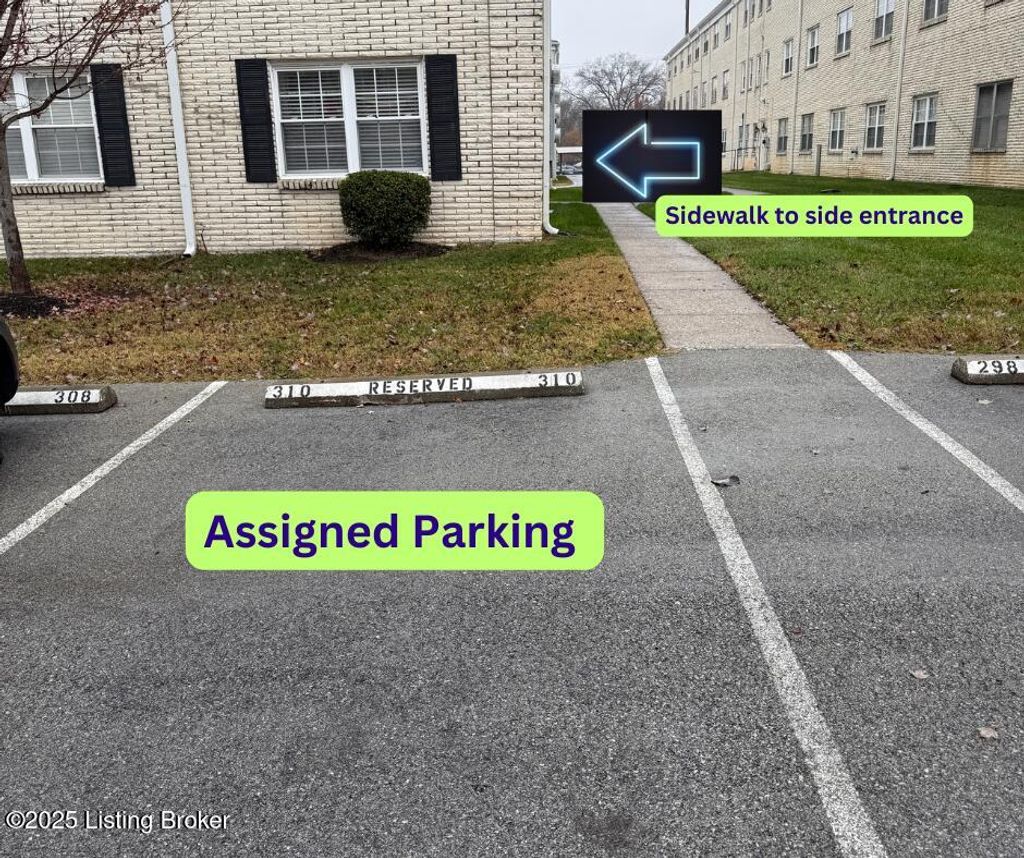 Photo of 310 El Conquistador Pl #310, Louisville, KY 40220 (MLS # 1713307)