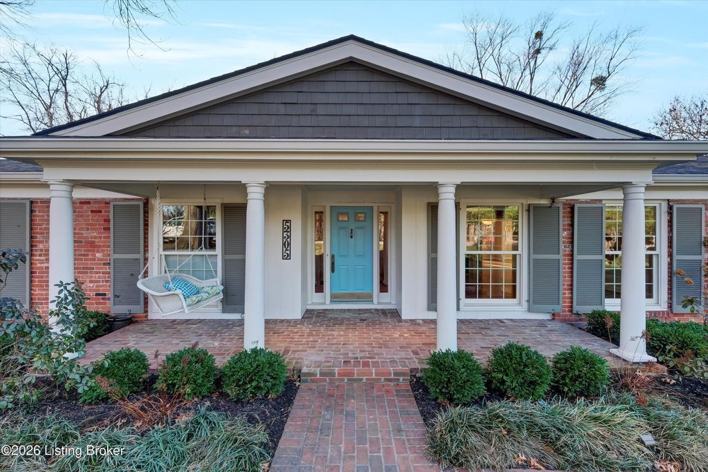 Photo of 5305 Indian Crest Rd, Louisville, KY 40207 (MLS # 1706925)