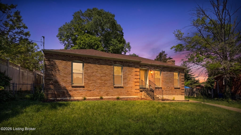 Photo of 3318 Hunsinger Ln, Louisville, KY 40220 (MLS # 1727640)