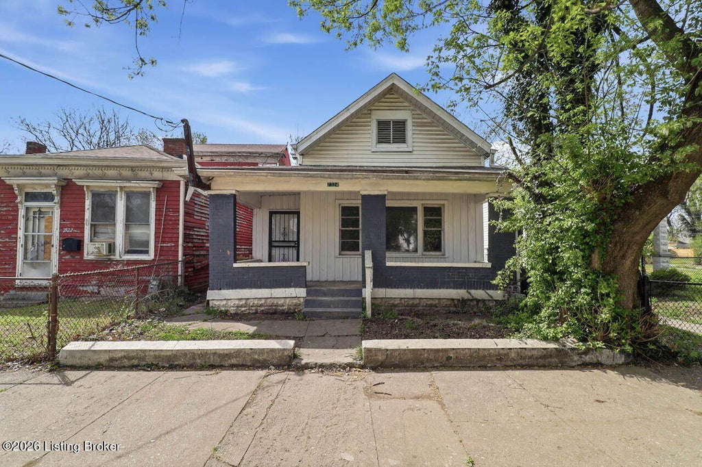 Photo of 2324 Magazine St, Louisville, KY 40211 (MLS # 1731026)