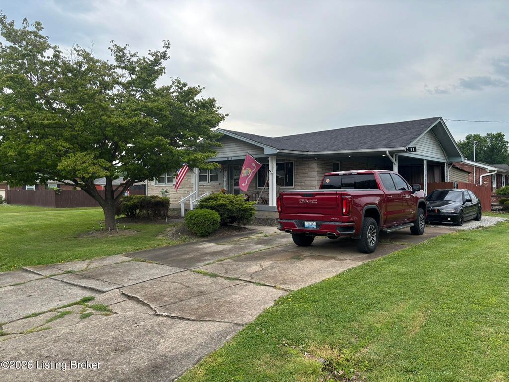 Photo of 5616 Barksdale Dr, Louisville, KY 40258 (MLS # 1717681)