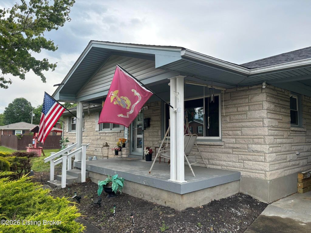 Photo of 5616 Barksdale Dr, Louisville, KY 40258 (MLS # 1717681)