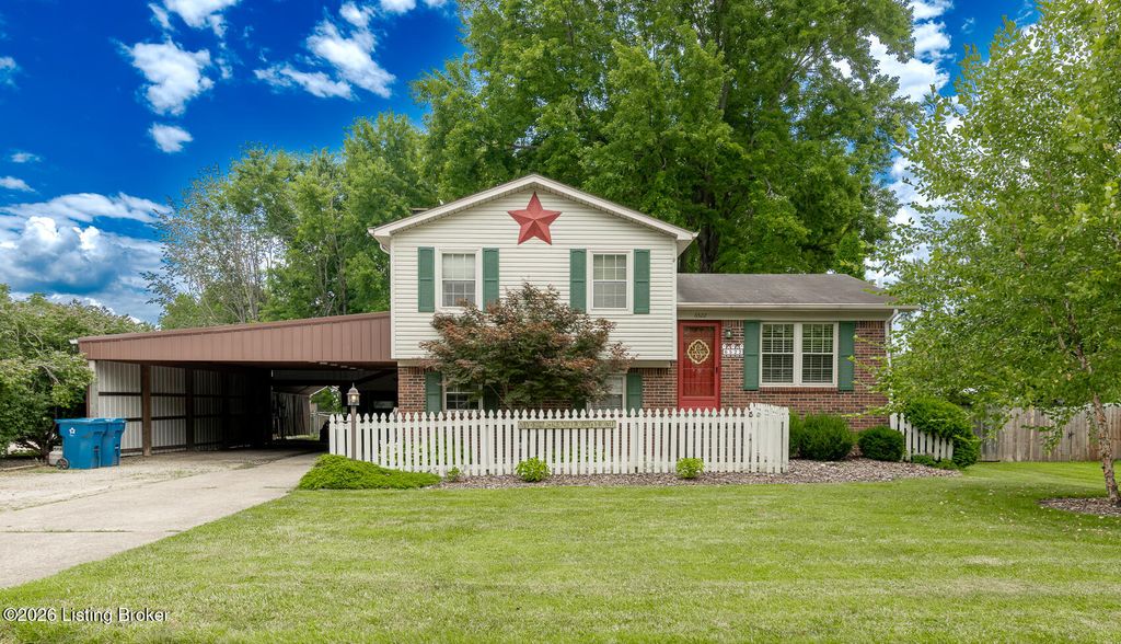 Photo of 6522 Dunnlea Dr, Pewee Valley, KY 40056 (MLS # 1723605)