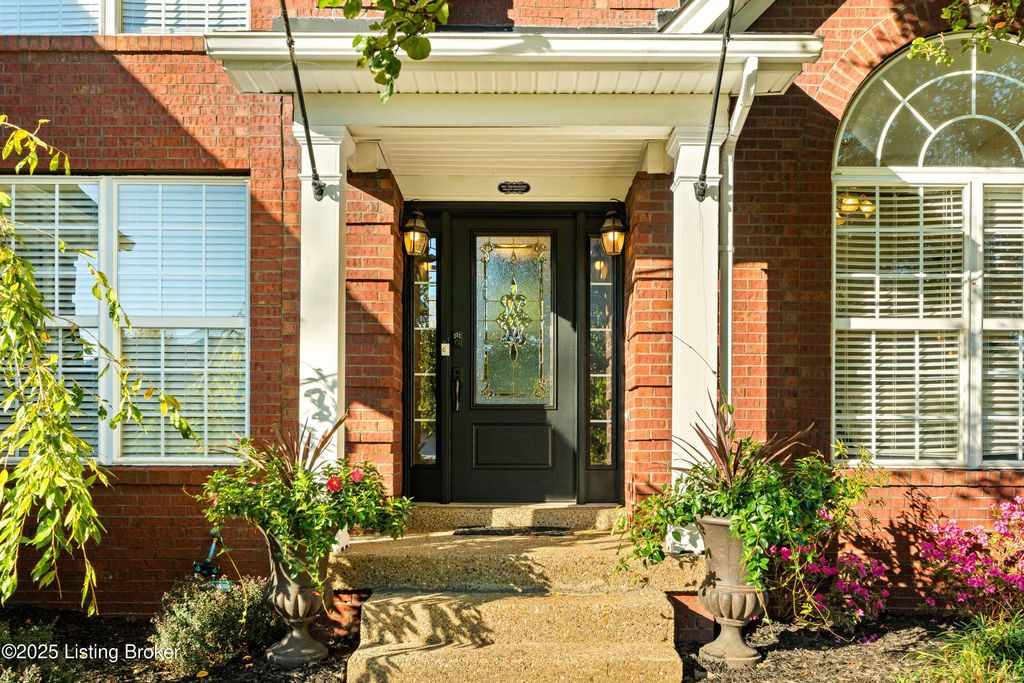 Photo of 1220 Williams Ridge Rd, Louisville, KY 40243 (MLS # 1701555)