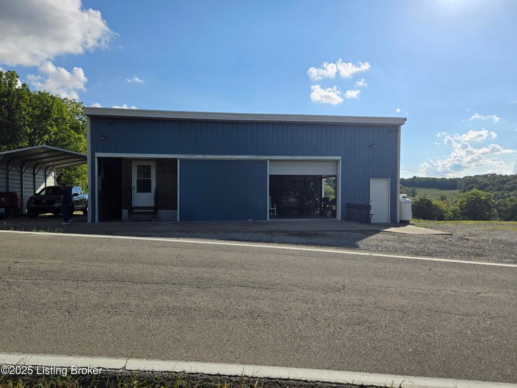 Photo of 1535 Bowman Ln, Taylorsville, KY 40071 (MLS # 1710257)