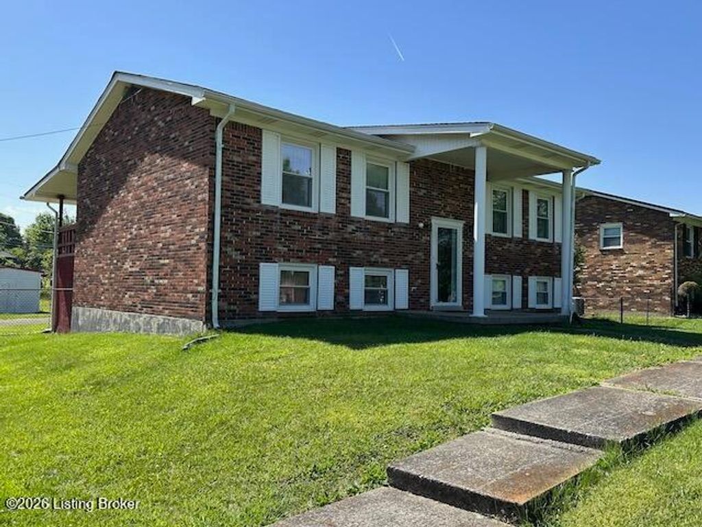Photo of 107 Belaire Dr, Rineyville, KY 40162 (MLS # 1717477)