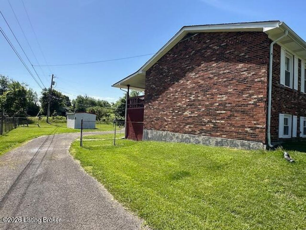 Photo of 107 Belaire Dr, Rineyville, KY 40162 (MLS # 1717477)