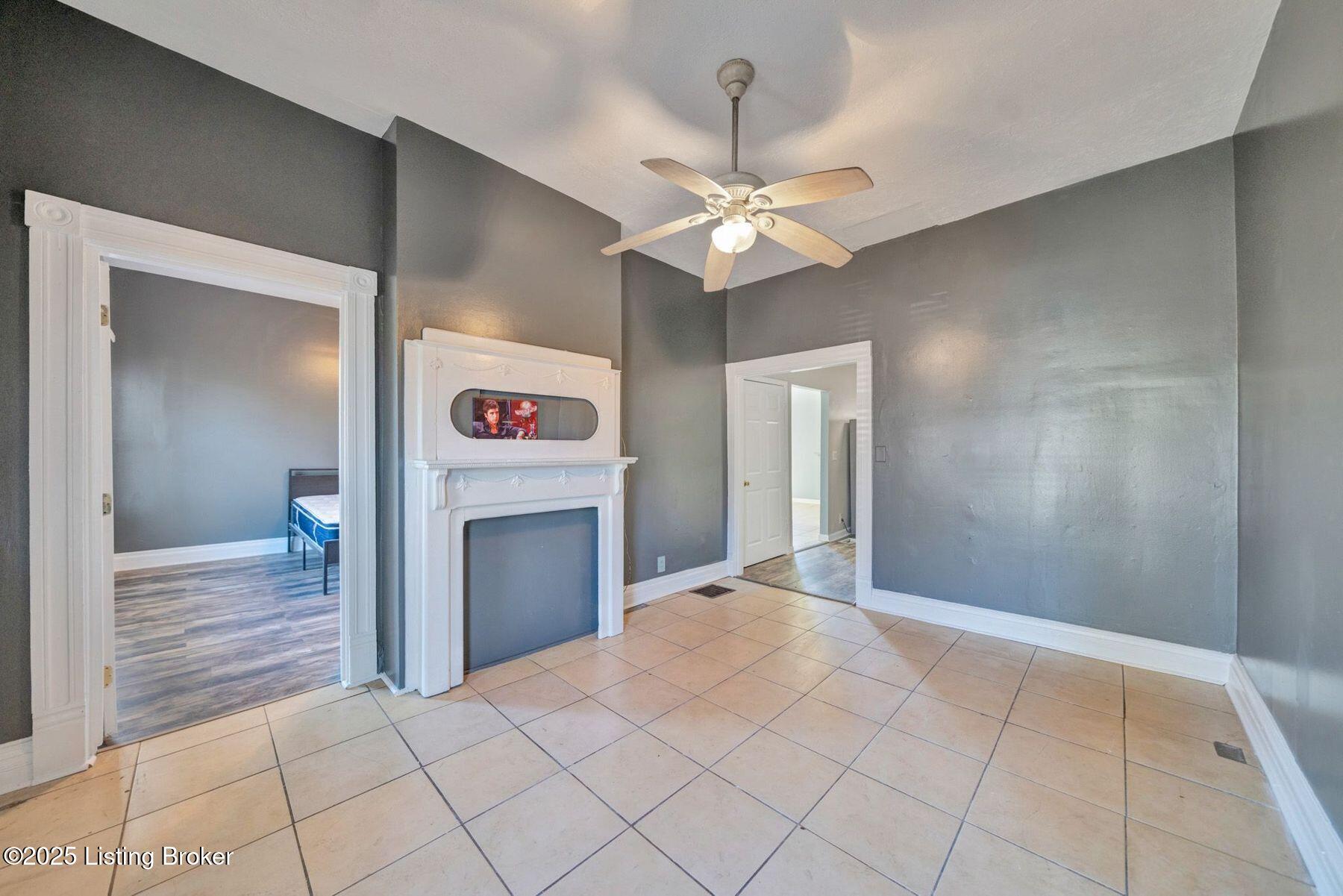 208 W Collins Ct, Louisville, Kentucky image 7