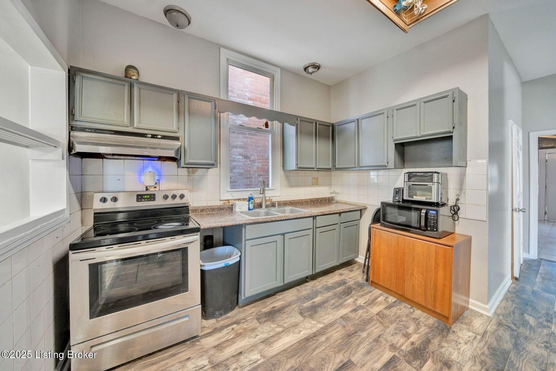 208 W Collins Ct, Louisville, Kentucky image 18