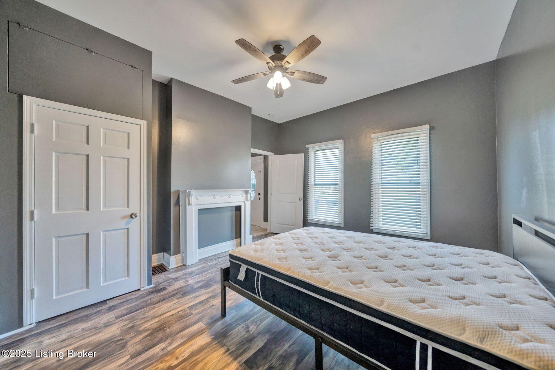 208 W Collins Ct, Louisville, Kentucky image 13