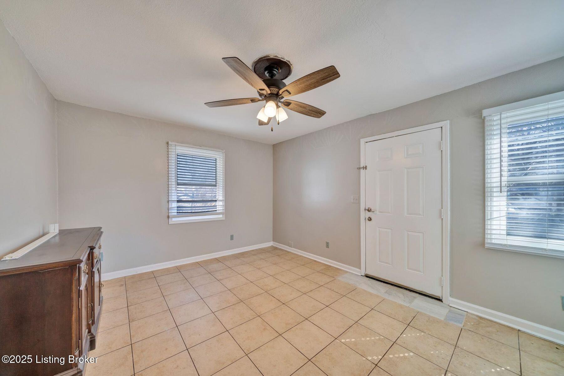 208 W Collins Ct, Louisville, Kentucky image 22