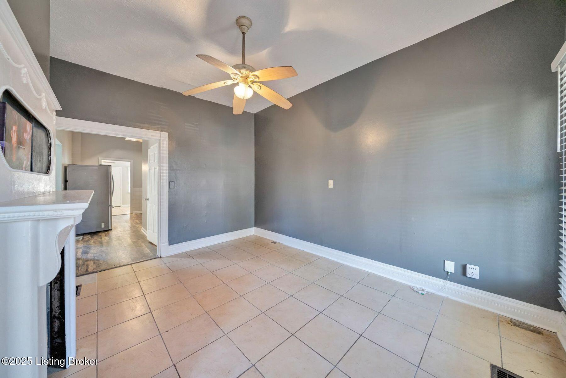 208 W Collins Ct, Louisville, Kentucky image 6