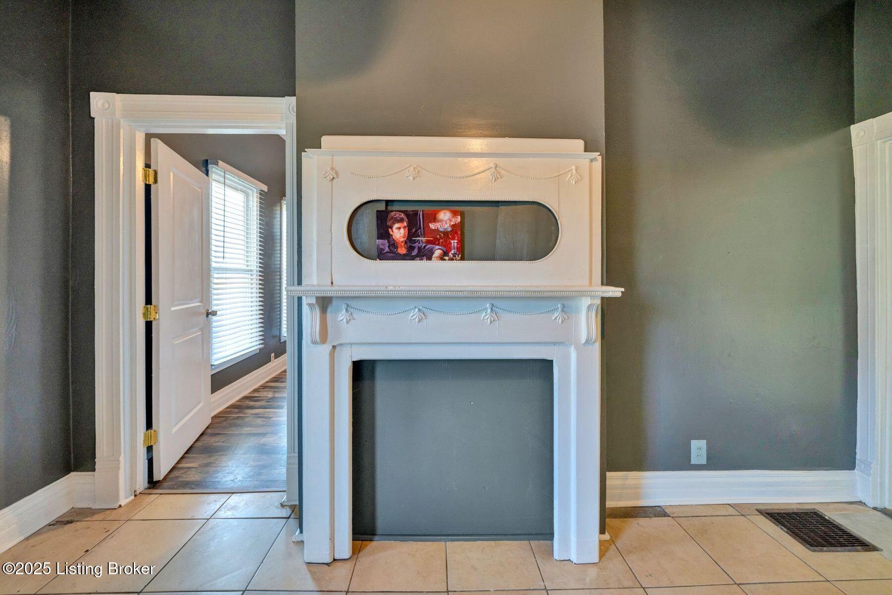 208 W Collins Ct, Louisville, Kentucky image 9