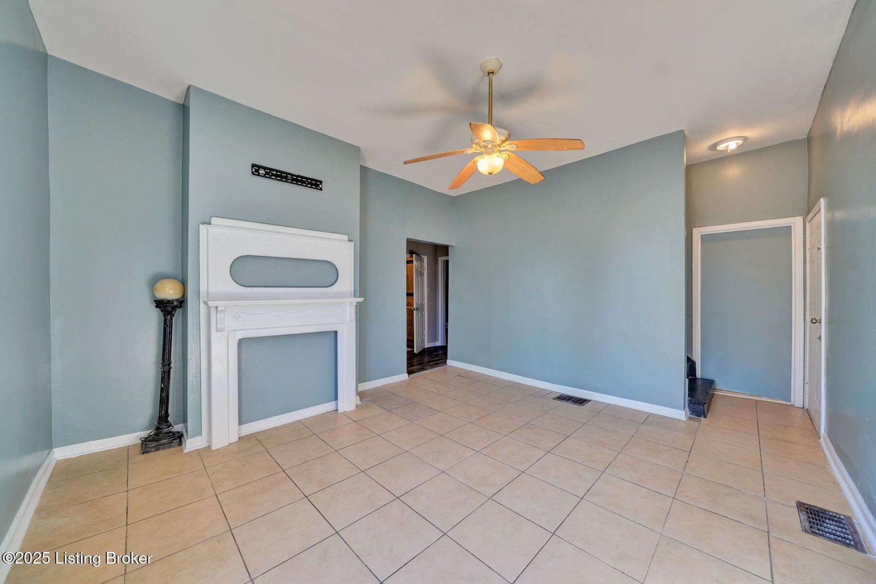 208 W Collins Ct, Louisville, Kentucky image 27