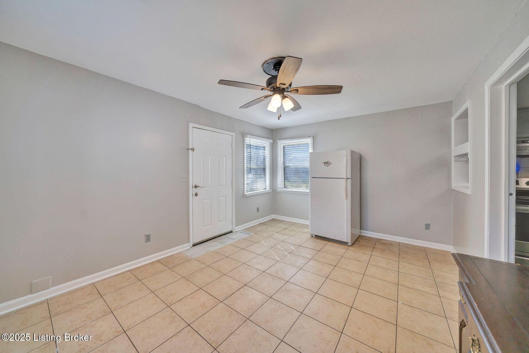 208 W Collins Ct, Louisville, Kentucky image 24