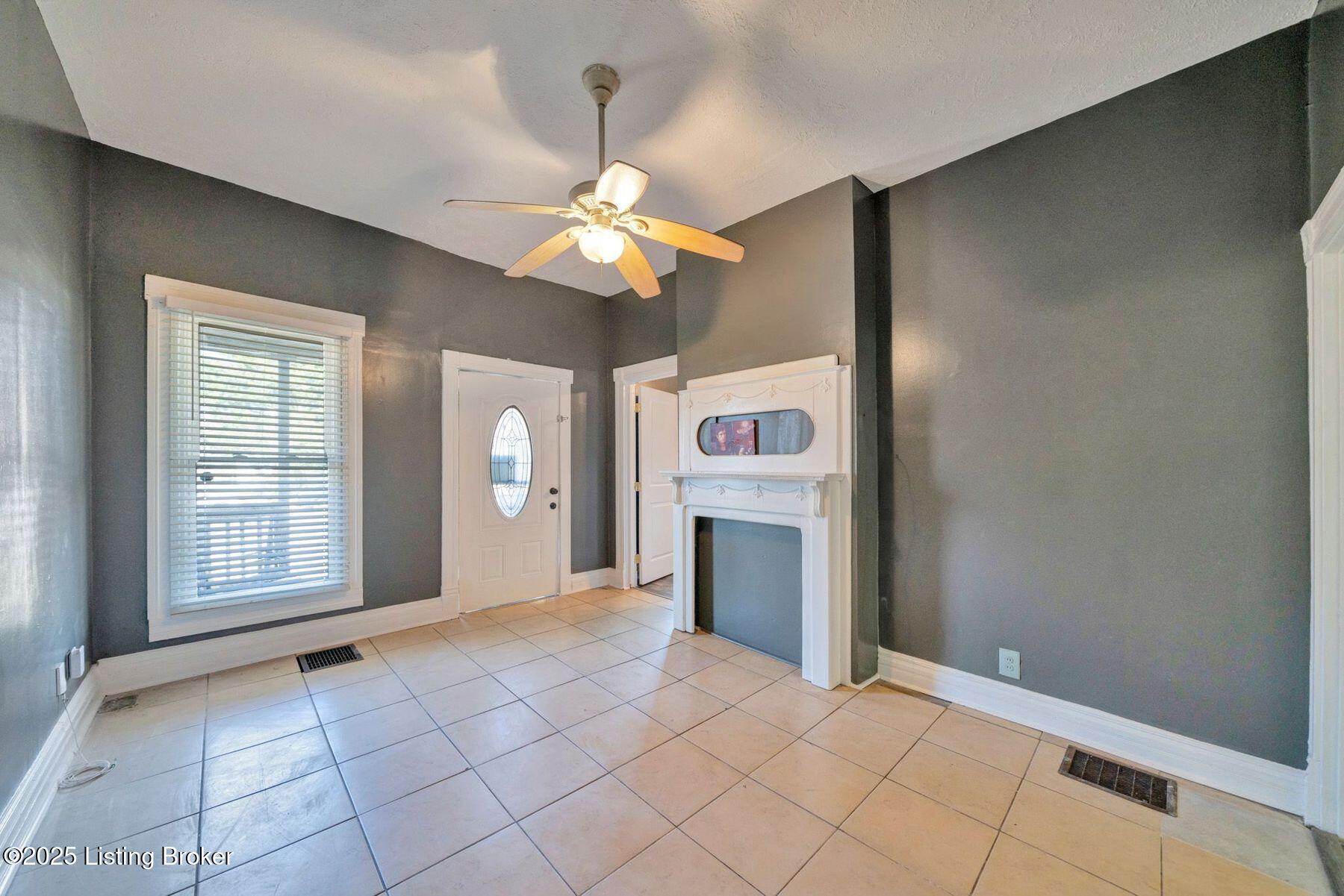 208 W Collins Ct, Louisville, Kentucky image 8